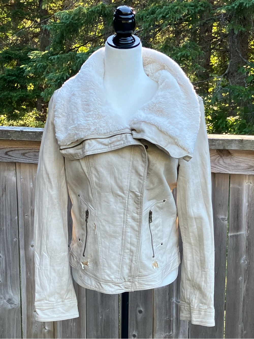 Guess Cream Coloured Faux-Fur Lined Jacket